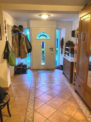 Eingangstür mit Flurbereich