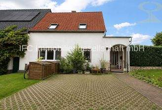 Hausansicht / Straßenseite