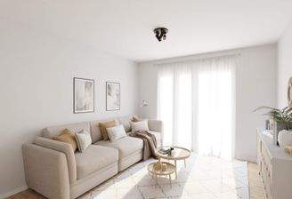 Lichtdurchfluteter Wohnbereich dank bodentiefer Fenster