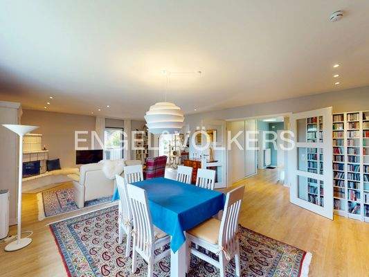 Weite Sichtachsen im Wohn- und Esszimmer