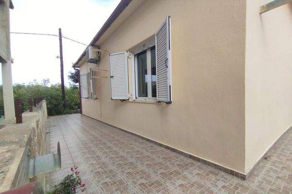 Kreta, Vamvakopoulo: Charmantes Haus in ruhiger Lage nahe der Stadt zu verkaufen