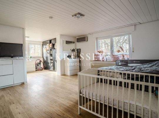 Das großzügige Elternschlafzimmer... 