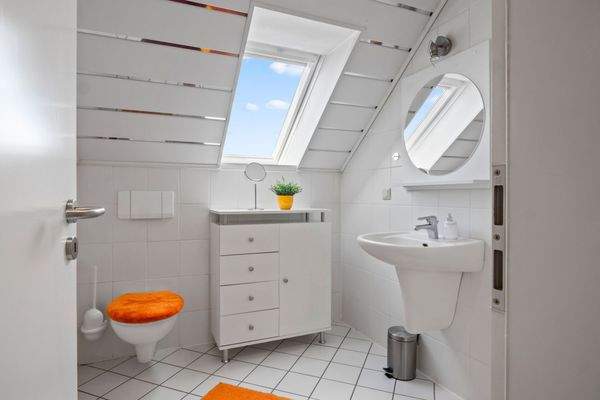 Dachgeschoss 2. Bad mit Dusche - Dachgeschoss