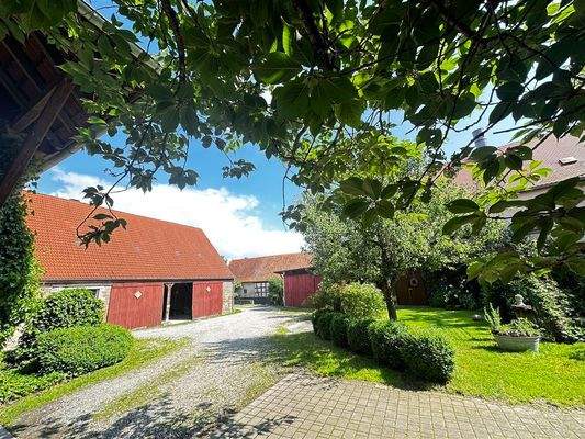 Scheune und Garten
