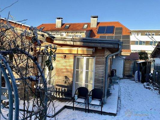 Außenansicht mit Teil des Gartens