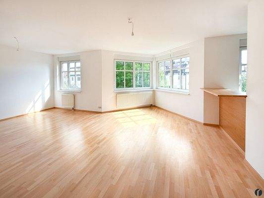 Wohnzimmer mit Essbereich