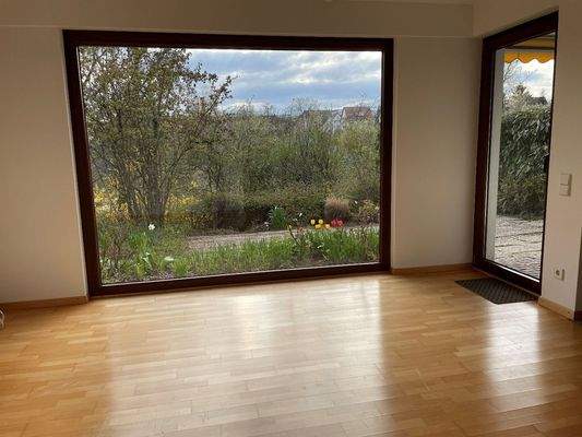 1.Ebene, Wohnzimmer mit Tür zur Terrasse