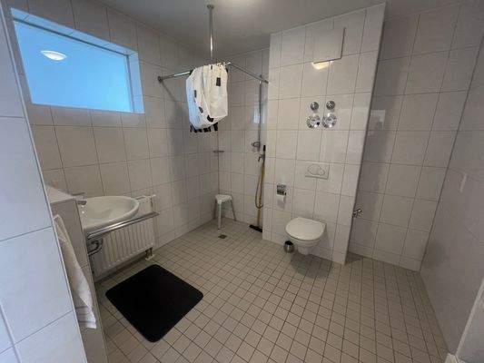 Barrierefreies Badezimmer.jpeg