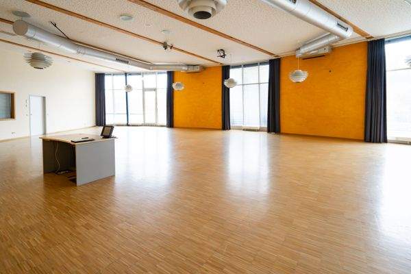 Saal mit Blick zur Terrasse_1