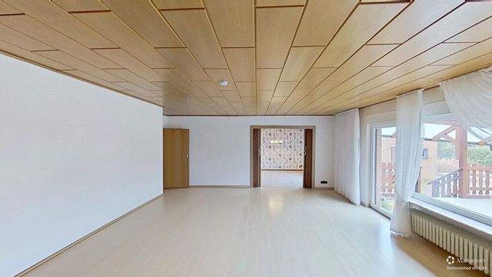 Wohnzimmer mit KI ohne Möbel