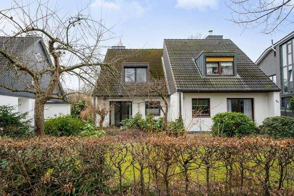 Hausfront - Blick von der Straße