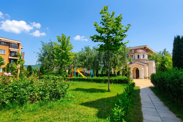 Außenansicht (Garten/Kapelle)