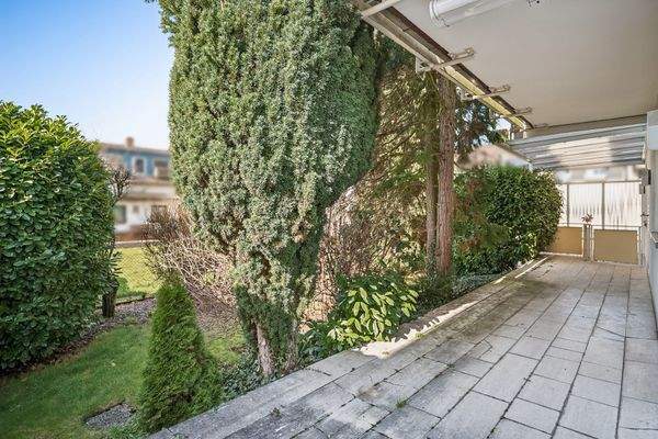 Terrasse mit Zugang zum Garten