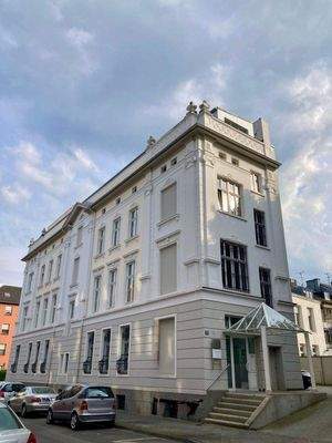 Imposantes Wohn- und Geschäftshaus