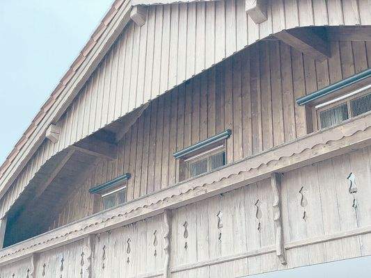 Guter Zustand der Holzteile außen am Haus