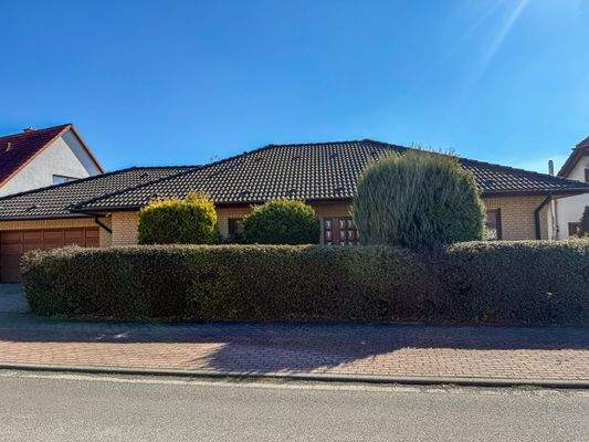 Straßenseitig sichtgeschützt 