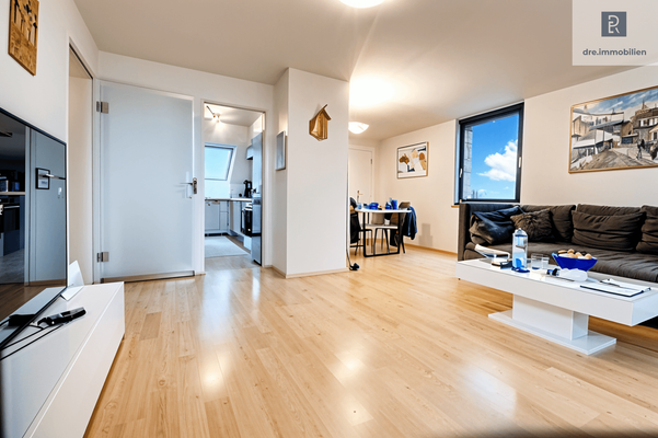 Blick aus Wohnbereich in Essbereich