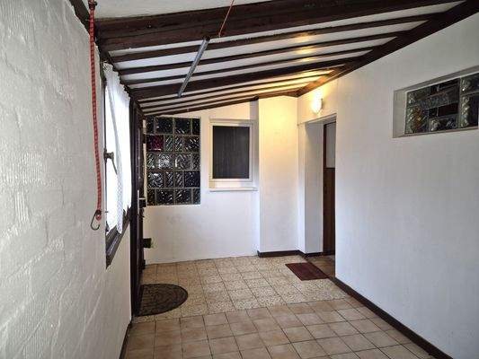 Abstellraum-Nebeneingang