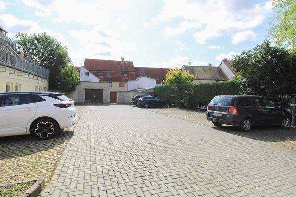 Stellplätze im Hof inkl.