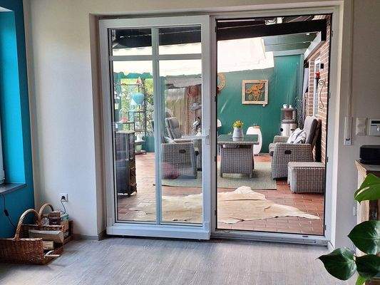 Blick Wohnzimmer Terasse