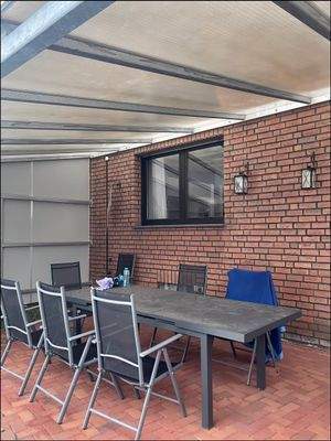 Gemütliche überdachte Terrasse