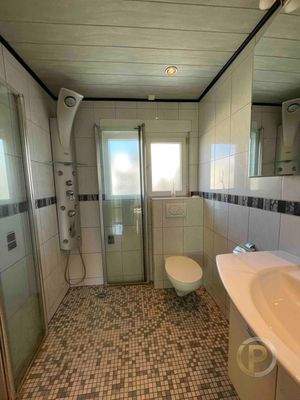 OG - Bad mit Dusche und WC