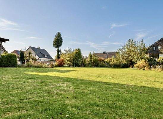 Großes Baugrundstück