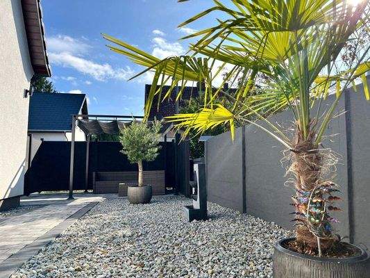 gemütlicher Vorgarten zum Entspannen