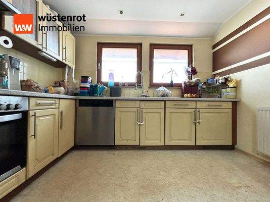 Küche: Morgensonne trifft Spüle – Alltag mit Ausblick