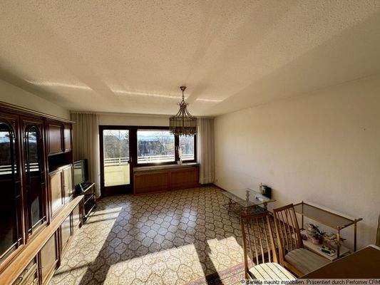 Wohnbereich mit Balkonzugang