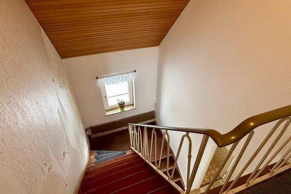 Treppenaufgang ins Dachgeschoss.