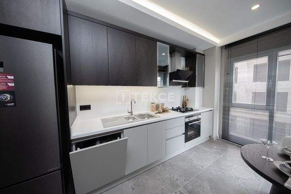 Apartments in Complex Close to Transportation in İstanbul Zeytinburnu