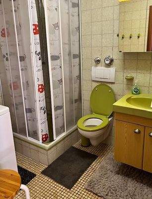 Badezimmer mit Waschmaschinenanschluss