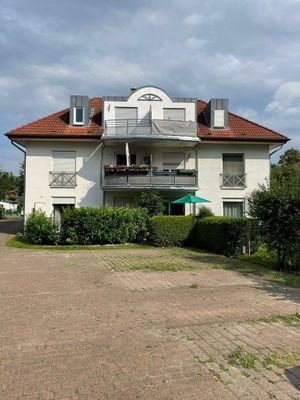 Stellplätze hinterm Haus