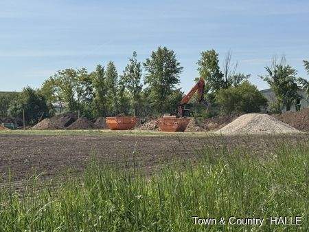 Blick auf den Standort, aktuell Erschließungsarbeiten