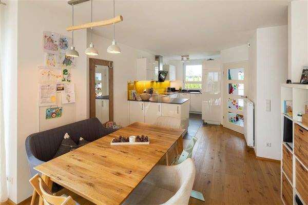 ö Esszimmer & Küche