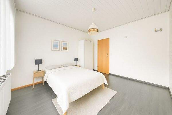 Schlafzimmer möbliert