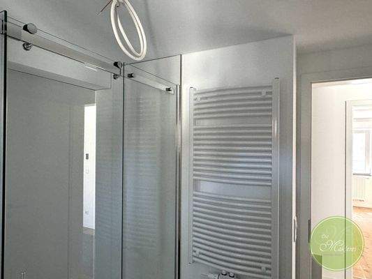 ... ebenerdiger Dusche und ... 