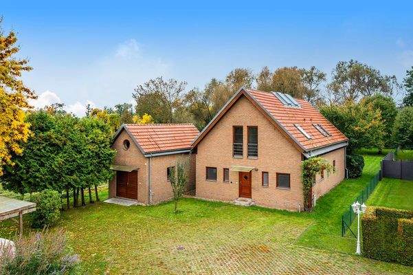 Vorderseite Haus mit Garage