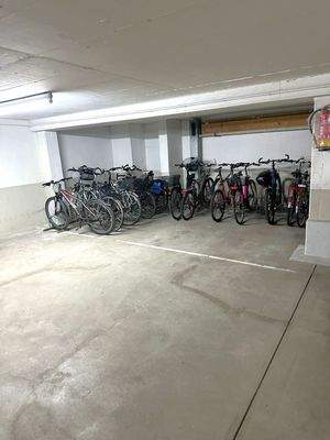 ... Fahrradabstellplätze ...