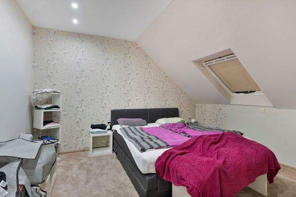 Schlafen I WE links OG