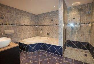 Vollbad im Obergeschoss Hinterhaus