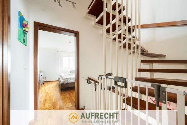 Treppenaufgang ins Dachgeschoss 