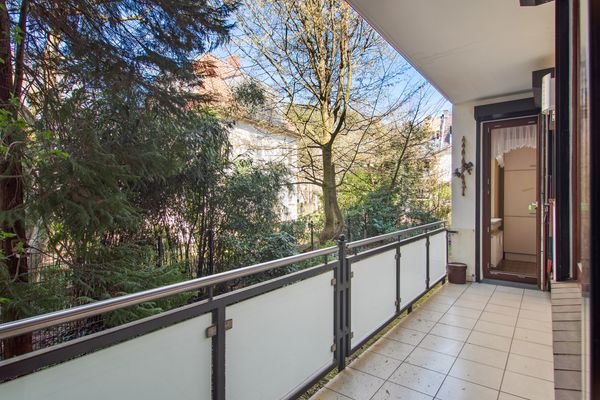 Balkon von Küche und Schlafzimmer zum Garten