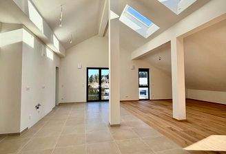 über 4 Meter Raumhöhe - Kochen/ Essen mit Sidekitchen/ Speisekammer