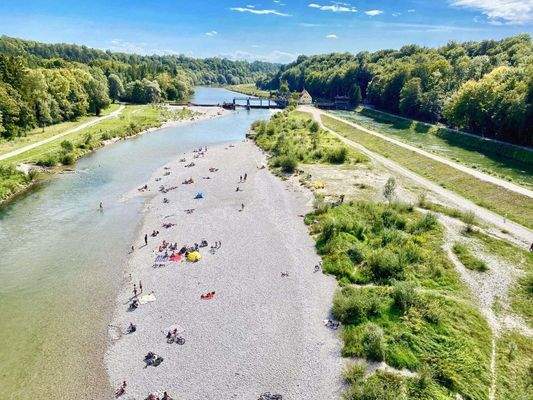 Weitläufige Isar-Auen