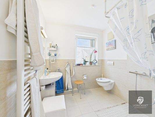 barrierefreies geräumiges Badezimmer