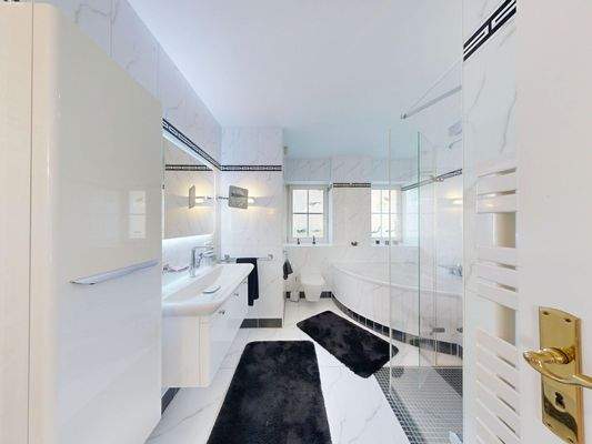 Tageslicht-Vollbad im Erdgeschoss - Wohnung 1