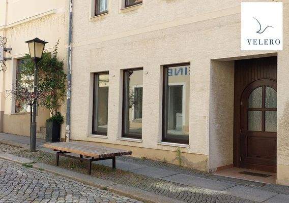 Hausansicht mit Logo