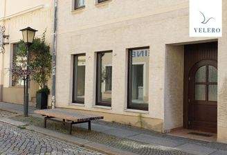 Hausansicht mit Logo